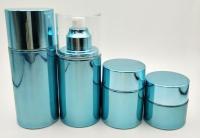Les bouteilles crèmes cosmétiques en verre bleues/bouteille rechargeable de pompe ont adapté le logo et la couleur aux besoins du client