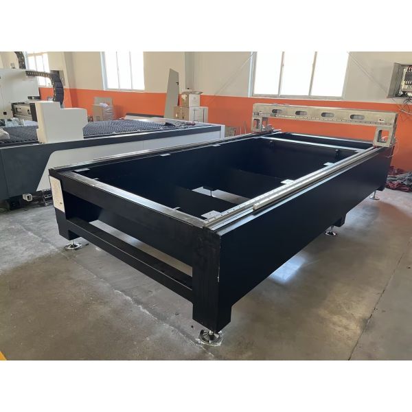 Automatic focusing function 1000kw 2000kw 3000kw CNC Laser Cutting Machine for Sheet Metal Fiber Laser Cutter by Au3tech/Cypcut Control System