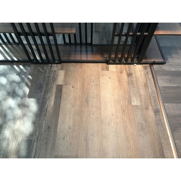 Окончательное решение для больницы Ультратонкие водонепроницаемые лестничные лестничные лестничные плитки