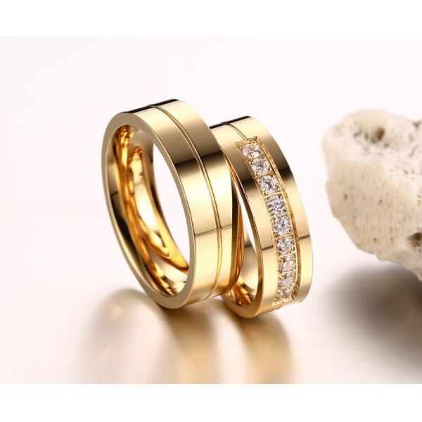 Anneaux de mariage en acier inoxydable de 6 mm avec incrustation de pierre CZ plaqué en or