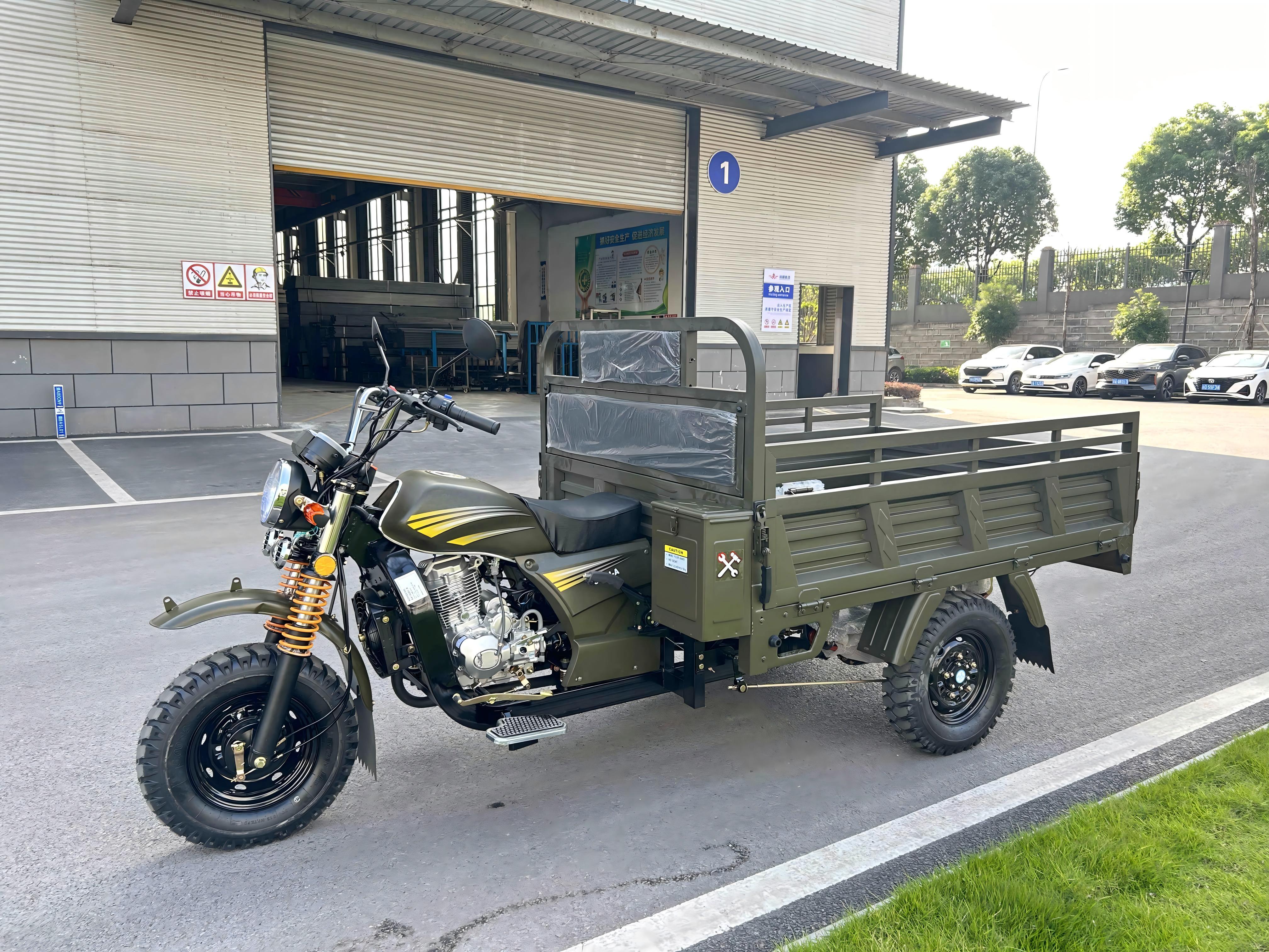 Gasoline 150cc Air-Cooled Cargo Tricycle, Wuyang Classic Style, 1.8m Cargo Box, Inner-Floating Small Booster Rear Axle, with 800kg Load Capacity