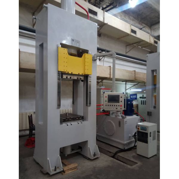 1600kN Y34 4 Pillar Hydraulic Press For Metal And Plastic Products