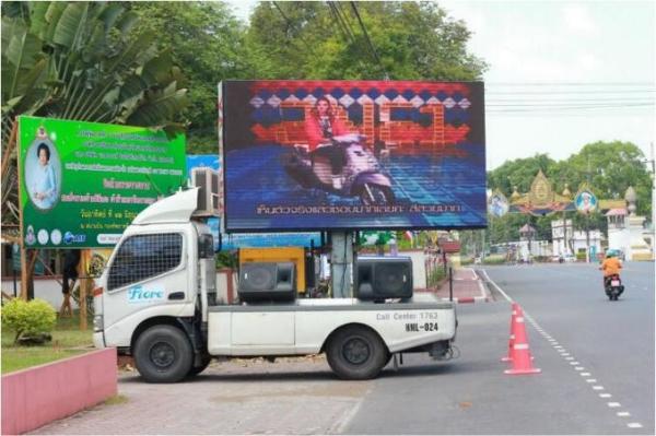 Aluminum Alloy Slim Mobile LED Screen Hire P5 Programmable Taxi Top LED Display
