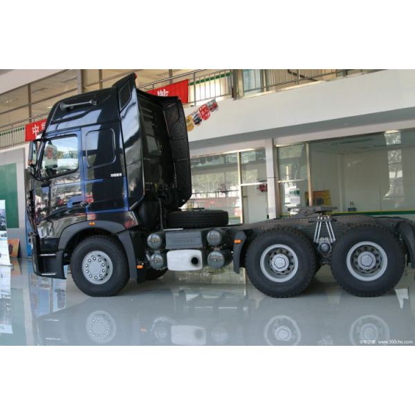 6*4 Left/Right Hand Driving Stock HOWO A7 CHG LNG Tractor Truck Head with Cruise Control