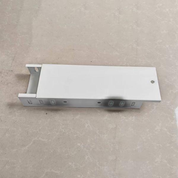 Bac à câbles galvanisé ISO9001 50mm / Bac à câbles perforé galvanisé à chaud passivé 150mm