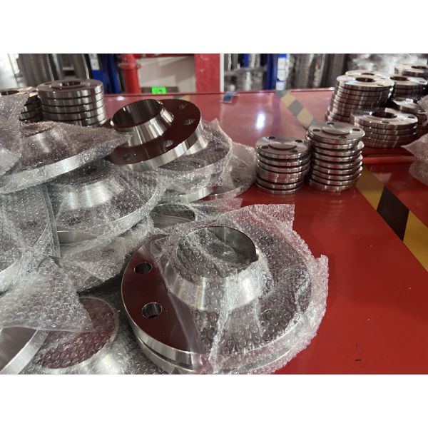 Stainless Steel Weld Neck Flange – High-Precision, Corrosion-Resistant for Industrial Applications