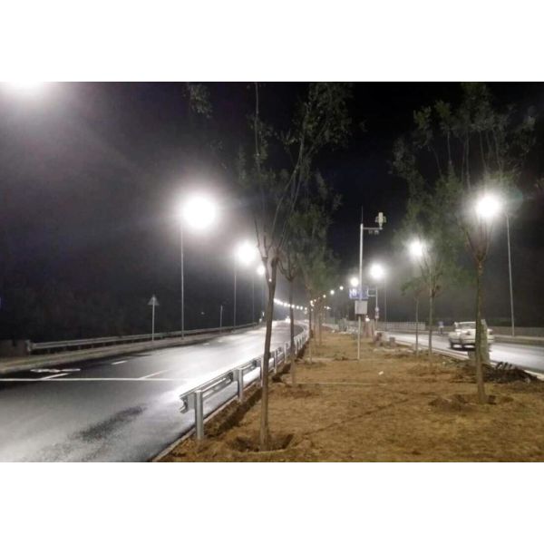 IP65 AL Extra Solar Panel Aio Solar Street Light Work For 3-4 Running Days