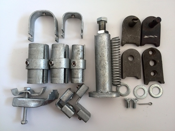 Galvanized Carbon Steel Fittings , Internal 90 Degree Kick Plate Clamp