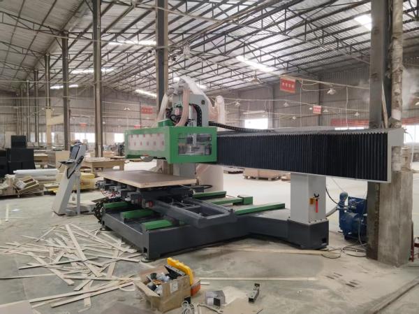 Centre de traitement complet Machine de gravure de porte en bois