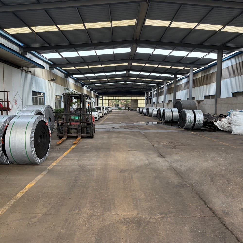 EP Nylon Fabric Core Rubber Conveyor Belt Designed for Heavy Industrial Material Handling
