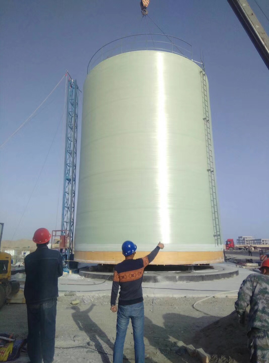 По горизонтали умягчитель воды 1800mm CE ISO танка 12m3 FRP цилиндрический