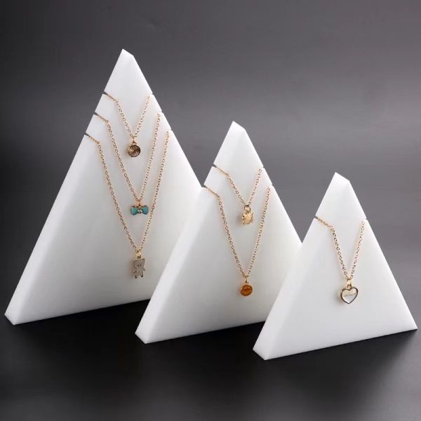 Moderne conception triangle collier acrylique Display Stand Holder Pour magasin de bijoux