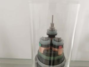 0.6/1KV glanding十字によってつながれるポリエチレン ワイヤー ケーブル3x10mm2
