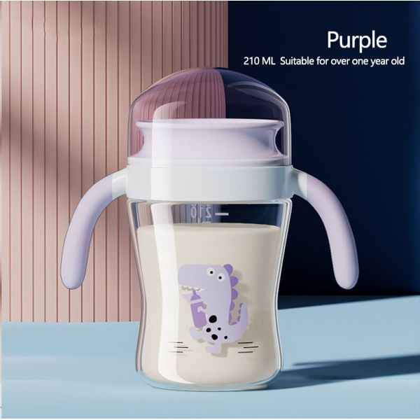 Une tasse pour 7 mois avec poignée