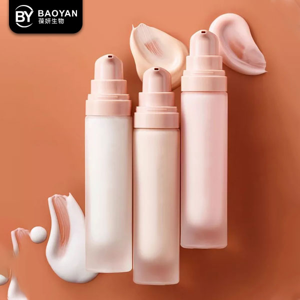 A marca própria ilumina natural impermeável da fundação líquida da composição