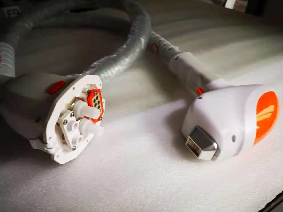 аппаратура Handpiece удаления волос лазера диода 808nm с самыми лучшими Адвокатурами диода