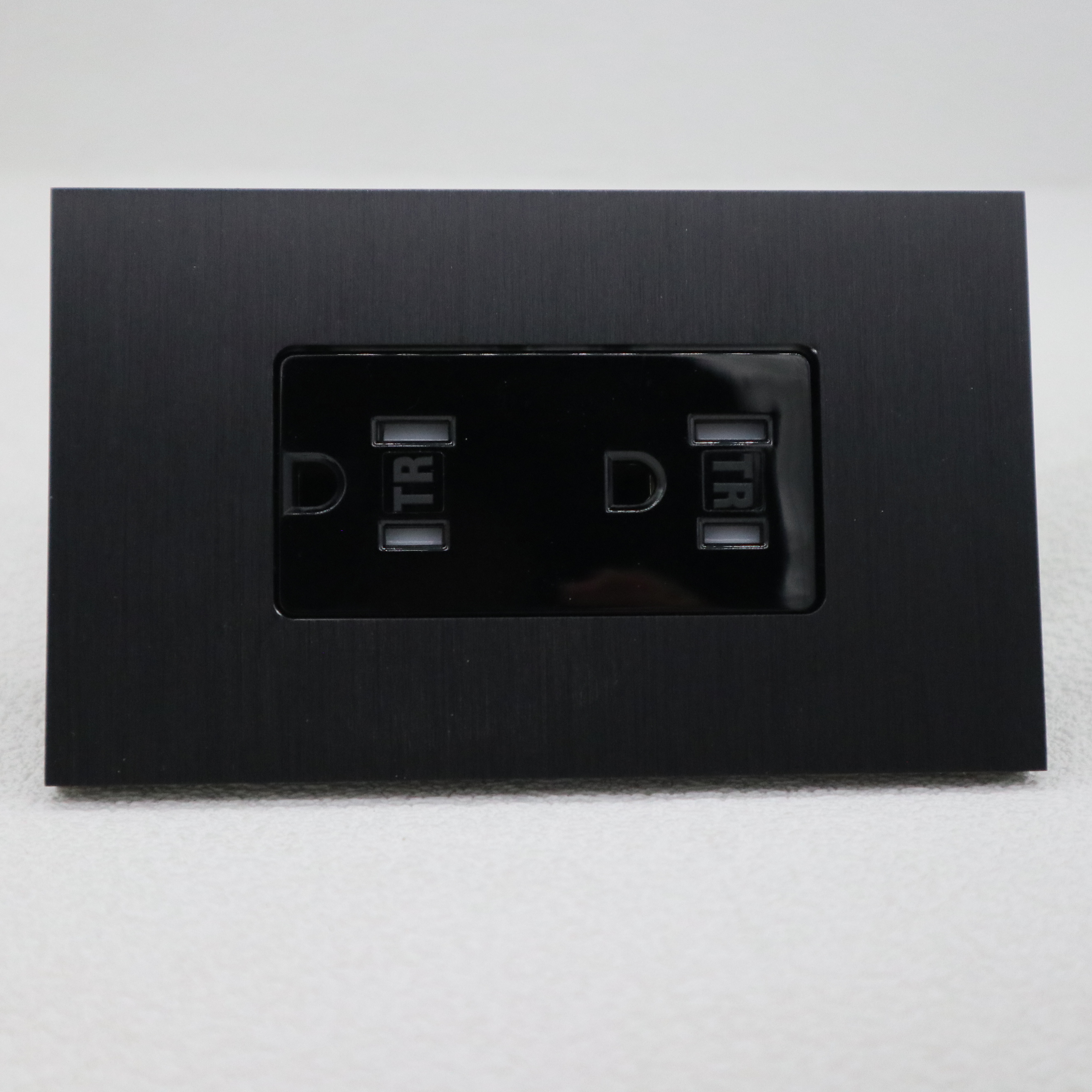 EASTKAME 15amp 125V US Decorator Duplex Electrical Wall Receptacle Switch Outlet Socket with Tamper Resistant Max Current 15a