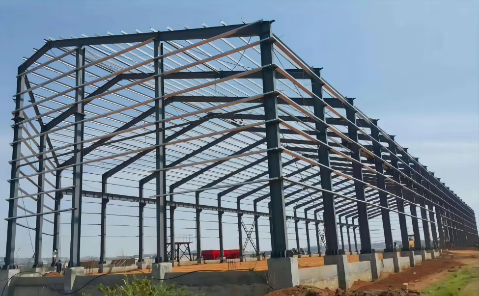 Prefabricated Modern Steel Structure House Quick Installation Custom Design CE Certification Metal Steel Frame Warehouse