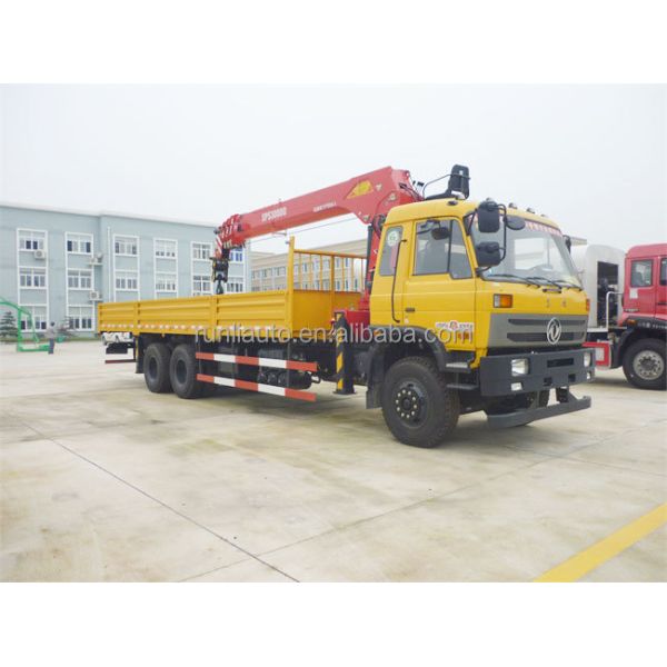 haut de gamme Dongfeng 6x6 hors route 4 Support jambes levage grue 20 tonnes camion monté grue
