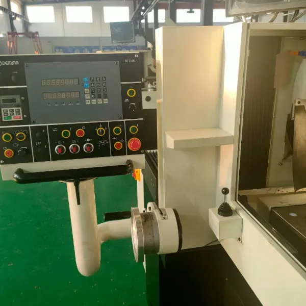 Manual Unviversal Tool Grinding Machine