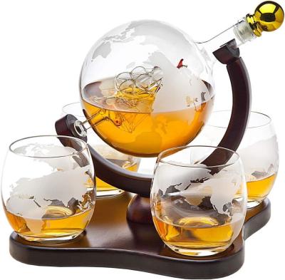 Whisky Decanter Globe Set avec 4 boules de whisky gravées pour les liqueurs, le scotch, le bourbon, la vodka, les cadeaux pour les hommes
