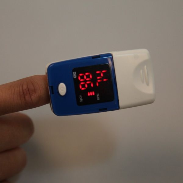 Digital Finger Pulse Oximeter WITH CE Blood Oxygen a Finger SPO2 PR Oximetro de dedo Portable Oximeter Health Care