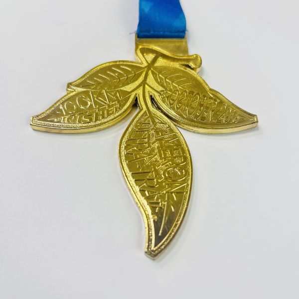 A metal medal themed around Kuromi, a medal that exudes a feminine charm