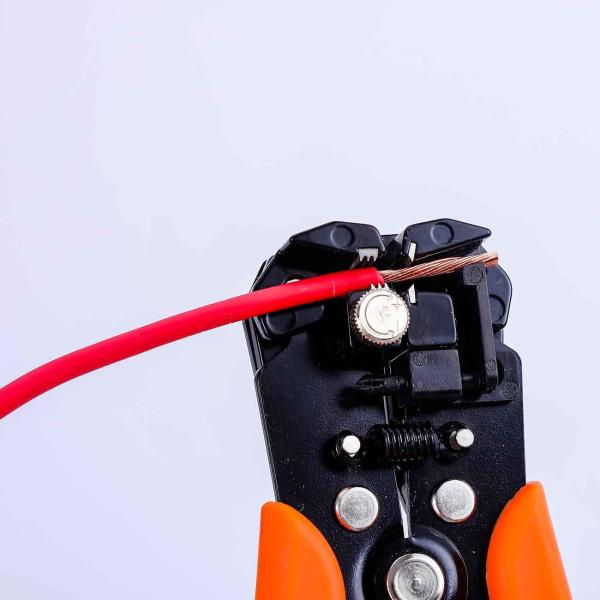 Pièces de décapage automatiques de fil