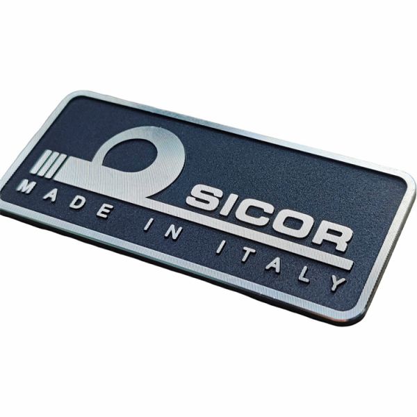 Custom Aluminum Highlight Silver Brand Logo Nameplate Black Anodized Label With Feet