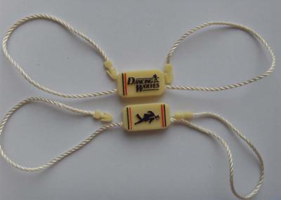 Grave os QUADRIS plásticos da cópia da folha de ouro do vestuário das etiquetas da corda do logotipo relativos à promoção