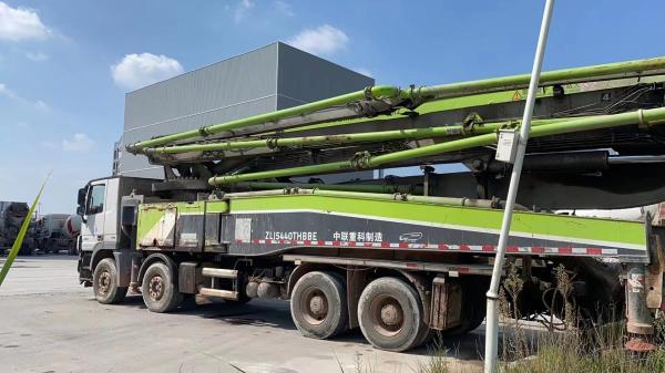 2018 Zoomlion 56m Pompe montée sur camion de béton ZLJ5440THBBE pour les applications sous pression
