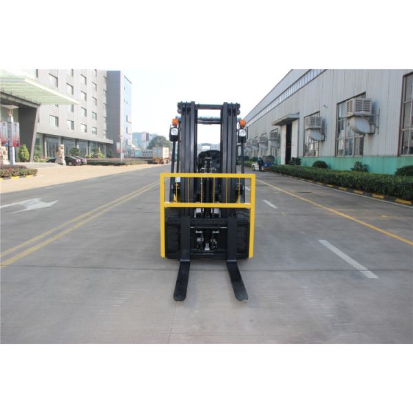 2 ton small forklift , diesel forklift truck with 3-stage mast
