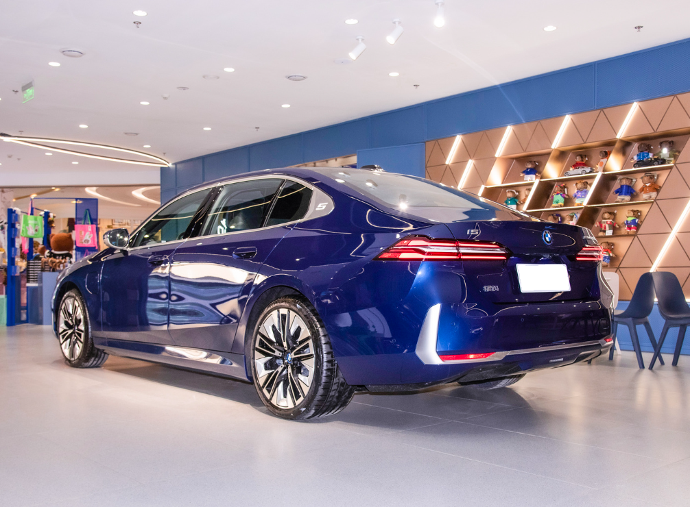 Reserva prepagada para el 2024 BMW i5 eDrive 35L Luxury Pure Electric Car Asientos negros 5 puertas