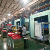Melhorar a eficiência da produção com a máquina de moldagem de TPU e design de molde de precisão para solas de sapatos