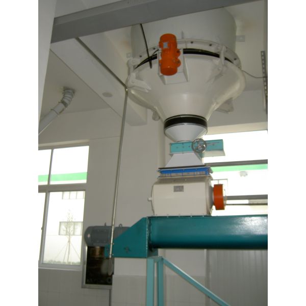 Белый разрядник ящика машинного оборудования смешивая завода порошка регулируемый вибрирует мотор