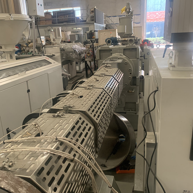 60kg/H Polyethylene Pipes Extruder Plastic Extrusion Line Planetary Cutting