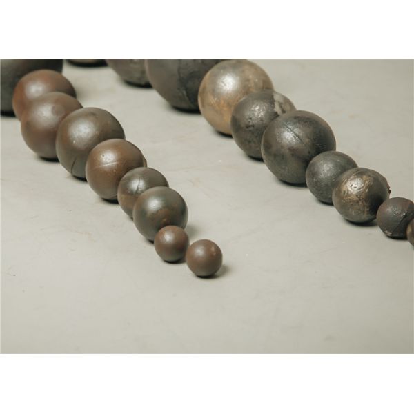 Forged Steel Ball Mill Balls 50mm 70mm 80mm For Mining / Power Station