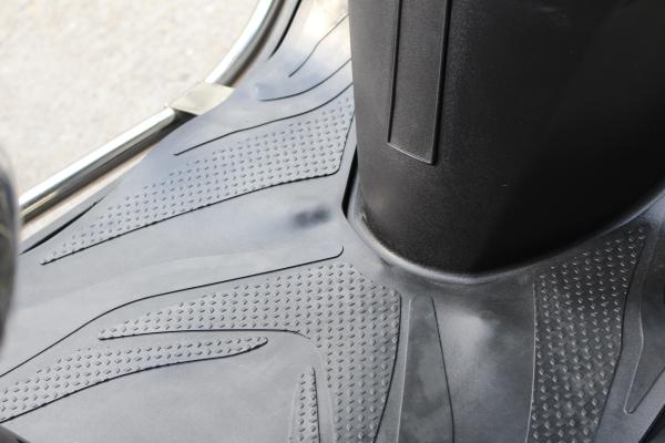 Alloy Wheel Electric Motorcycle Scooter Battery Operated Scooters For Adults