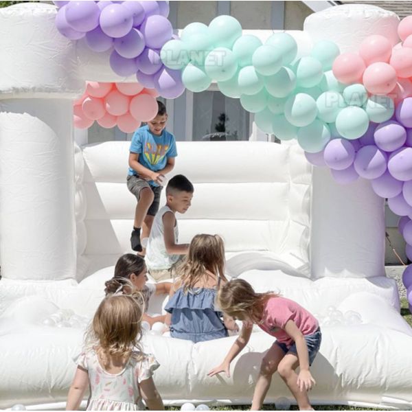 Детей дома скачки детей крупного плана товарного сорта бассейн шарика дома прыжка крытых раздувных крытый