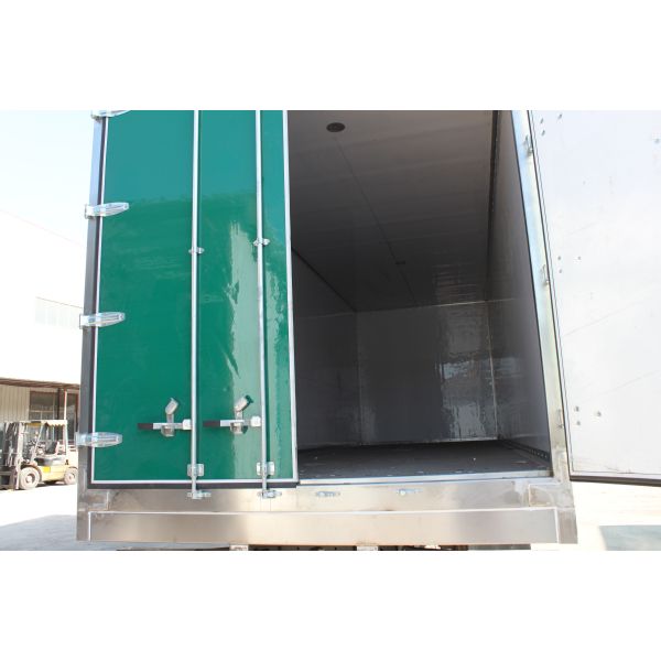 CNHTC 4*2 Wheel Drive Type Green Small Cargo Truck For Mail And Pacel Transportation