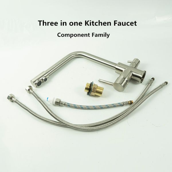 На палубе установленный умный водопровод Медленный многофункциональный трехсторонний кухонный никель