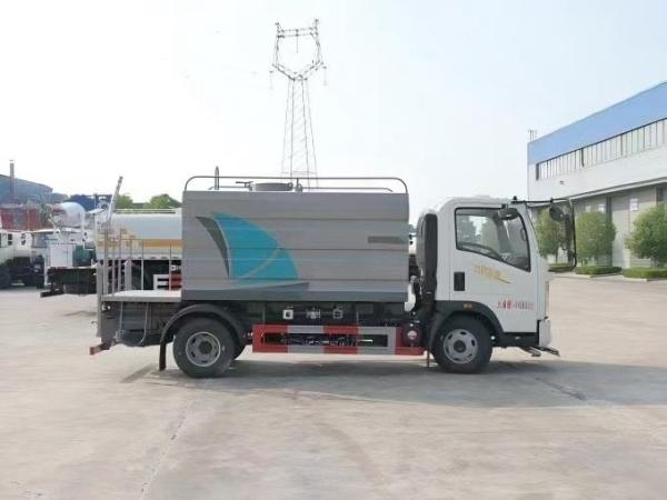EURO 5 Emission Standard Sanitation Cleaning Truck Pavement Maintenance Operation Truck