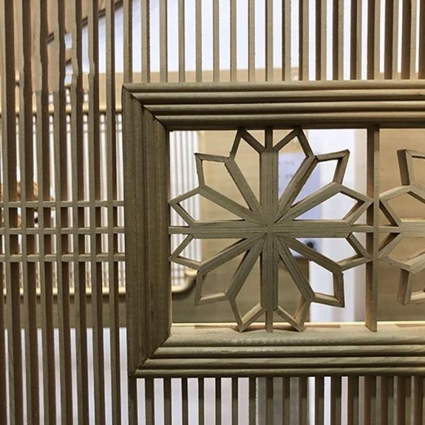 Рассекатель комнаты соснового леса Kumiko внутреннего декоративного Woodworking твердый подгонял