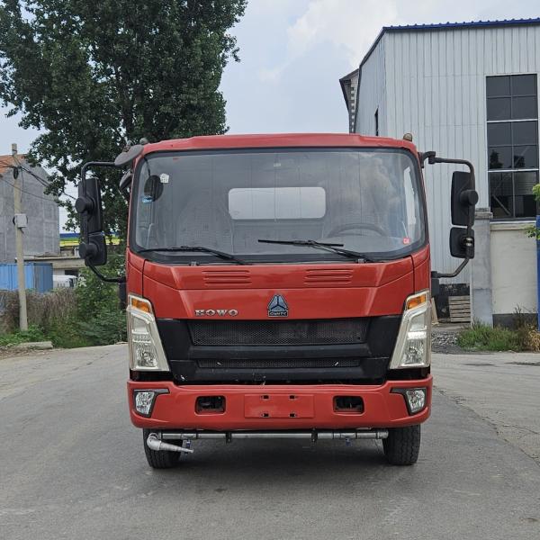 Sinotruk Howo 4x2 camión de rociador de agua duradero y cómodo para aplicaciones industriales y control de polvo