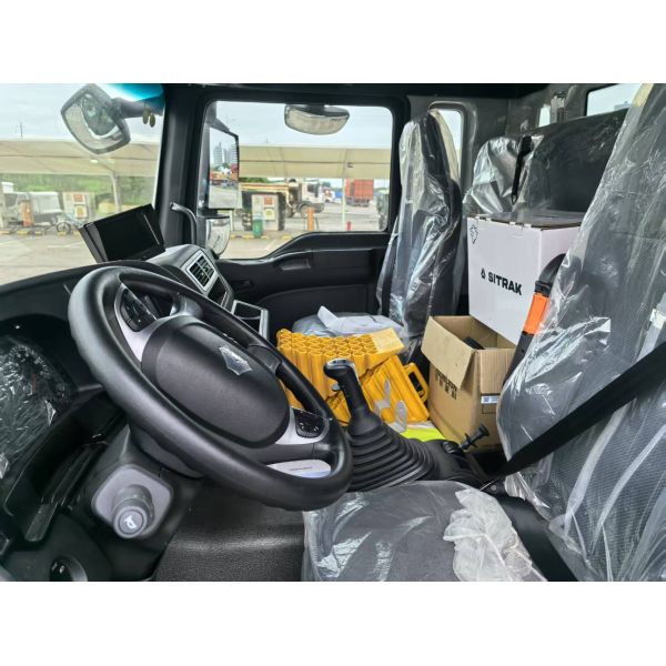 ZOOMLION 62m Pump Truck with SITRAK Chassis and High Theoretical Concrete Output of 180m3/h