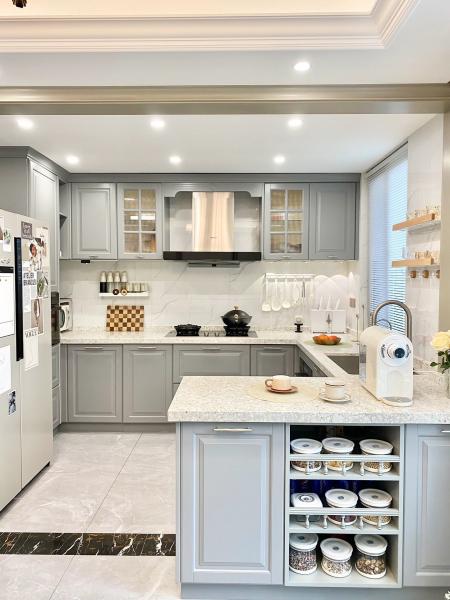 Conception d'armoire de garde-manger de cuisine moderne en stratifié PVC de haute qualité