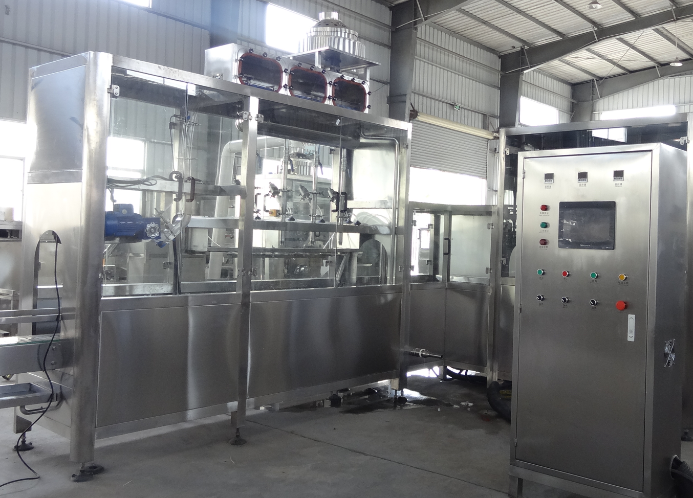 Машина завалки питьевой воды 600BPH, машина воды 5 галлонов разливая по бутылкам полноавтоматическая