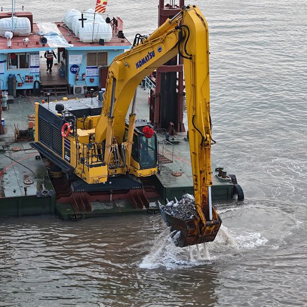 Amphibious Excavator Extended Arm: Engineered for Strength and Versatility