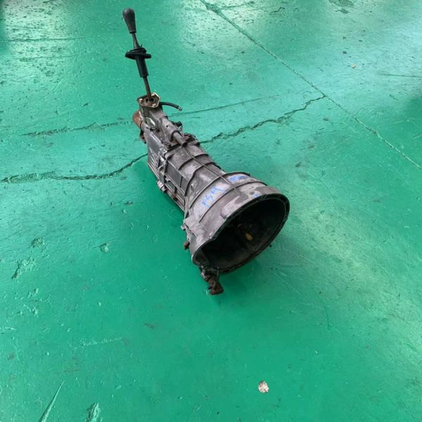 Acero Aluminio de segunda mano Transmisión de automóvil 4x2 QD32 Caja de cambios Para ISUZU