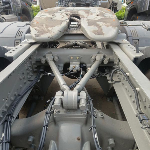Customized Request HOWO Gas Tractor 840 510HP 6*4/4*2/6*2 Customizable Transport Truck